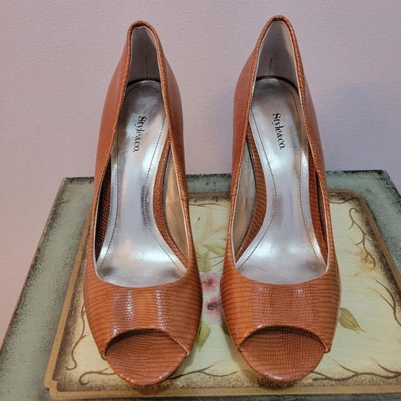 Style & Co Celine Faux Reptile Print Peep Toe Pump Size 6 - Picture 6 of 9
